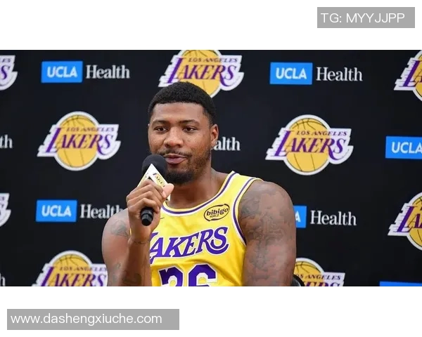 马库斯斯马特带领球队奋勇争先展现领袖风范与拼搏精神