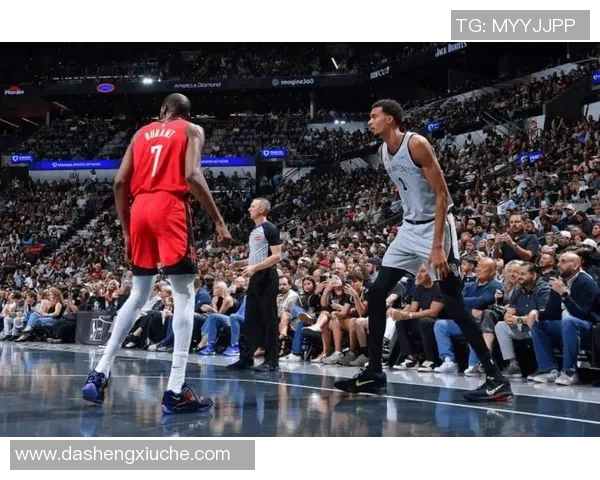 2019火箭与马刺季前赛精彩对决回顾及球员表现分析