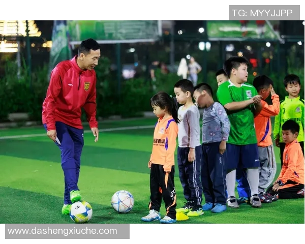 张丽的足球人生:从草地到赛场的深度对话与心路历程 张丽的足球人生:从草地到赛场的深度对话与心路历程